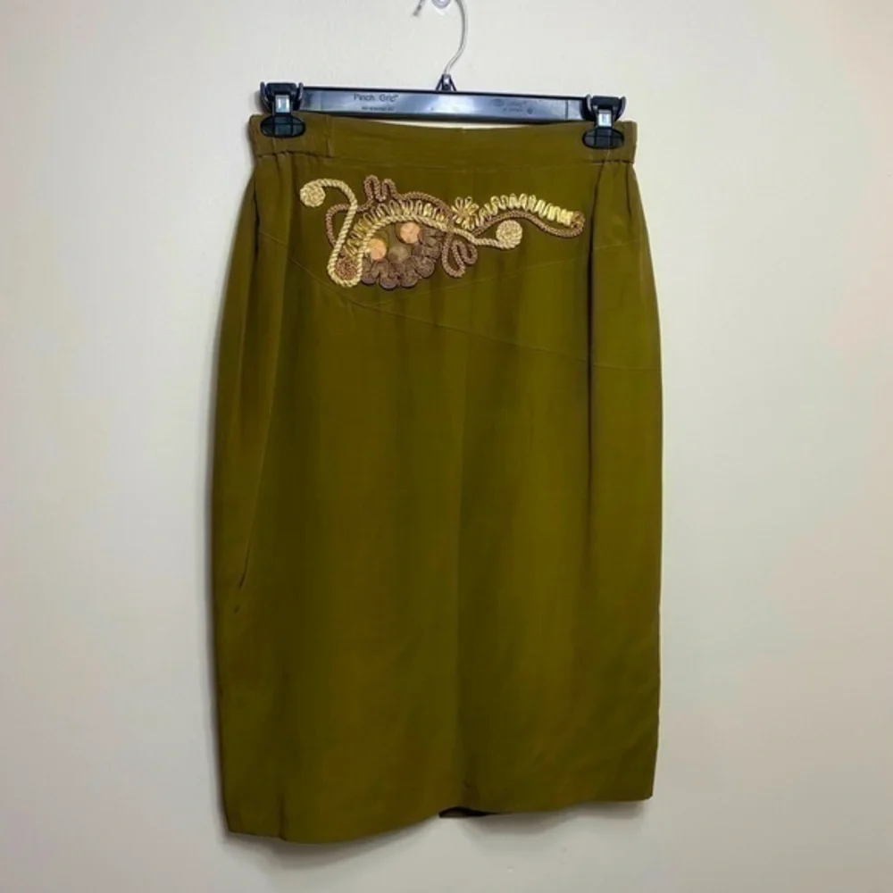 🎈3/$20!  1980s high waist skirt. Vintage. Appliqué 100% silk size 6 green